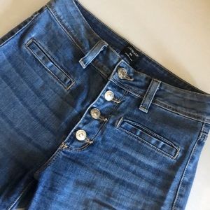 JUSTBLACK Flared Jeans!